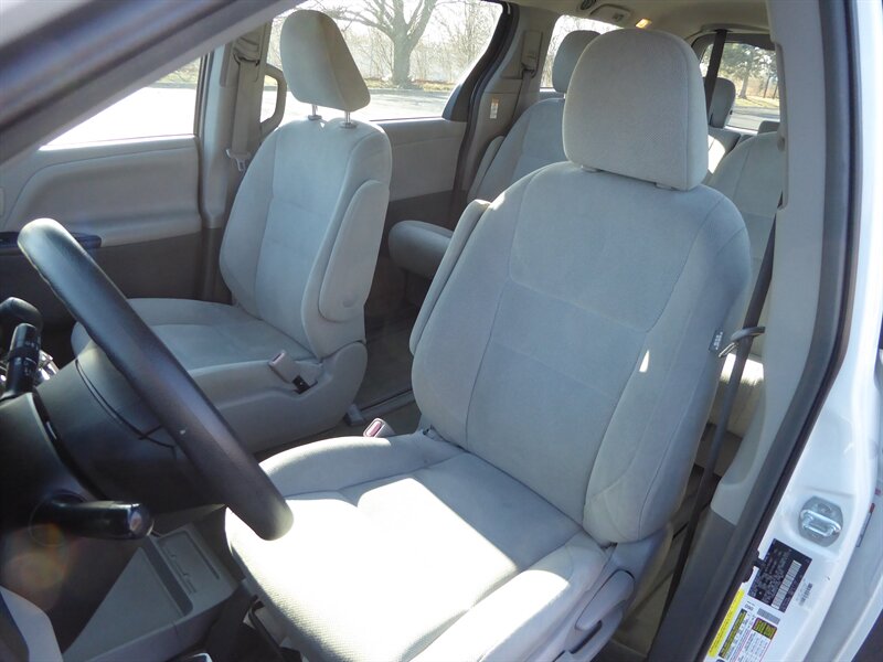 2016 TOYOTA SIENNA - Image 18