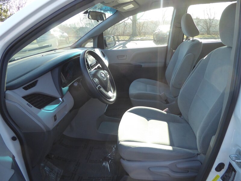 2016 TOYOTA SIENNA - Image 19