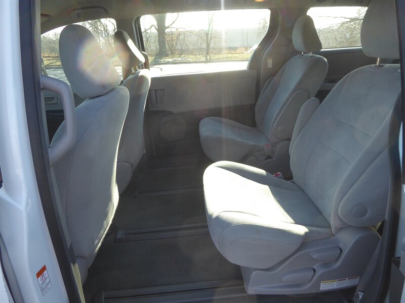 2016 TOYOTA SIENNA - Image 25