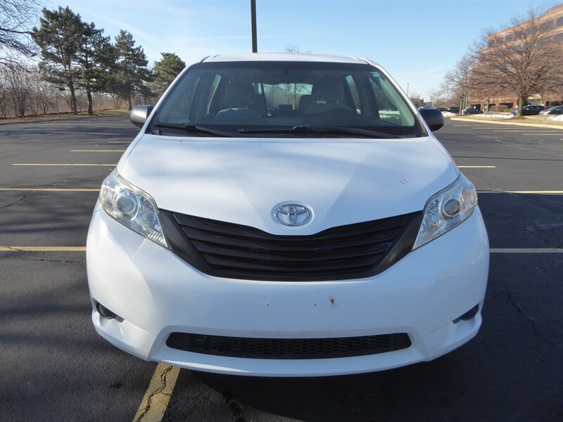 2016 TOYOTA SIENNA - Image 2
