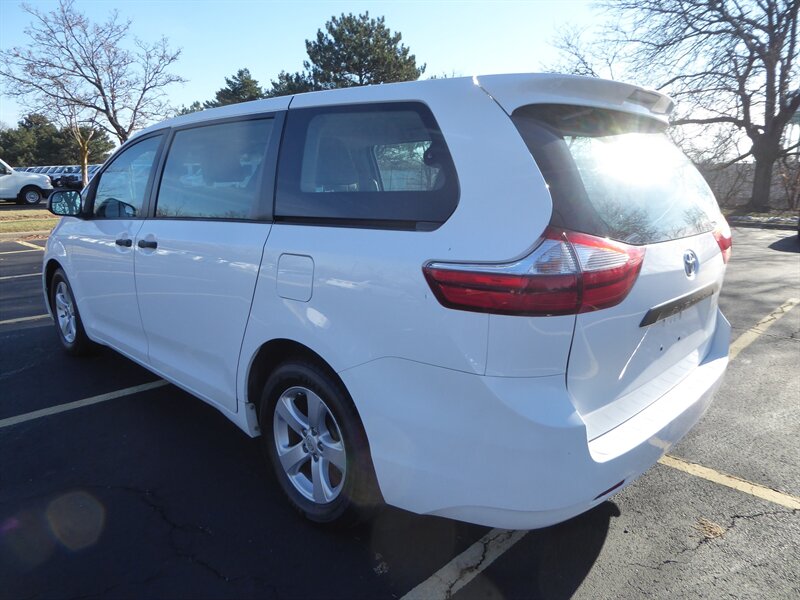 2016 TOYOTA SIENNA - Image 5