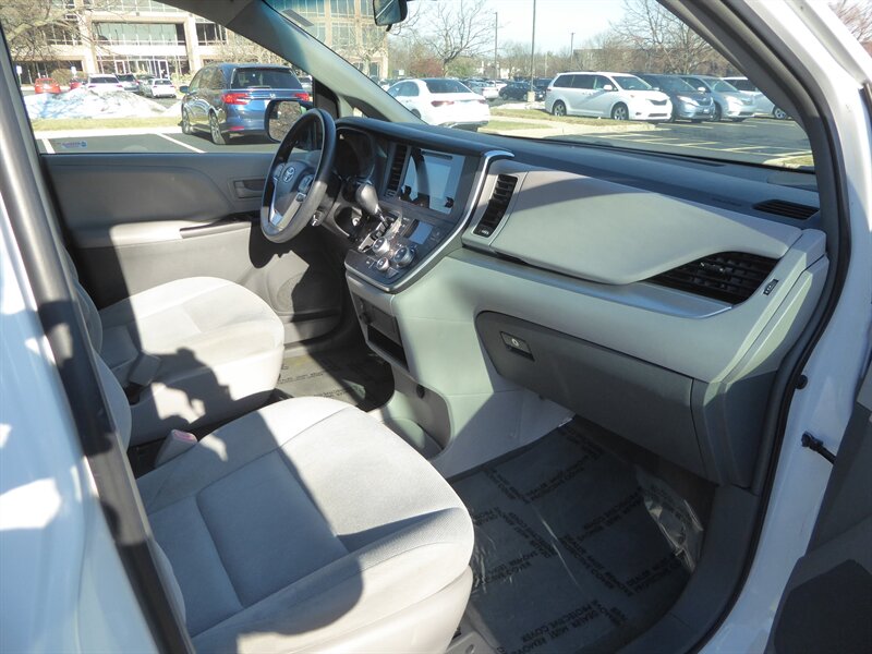 2016 TOYOTA SIENNA - Image 21