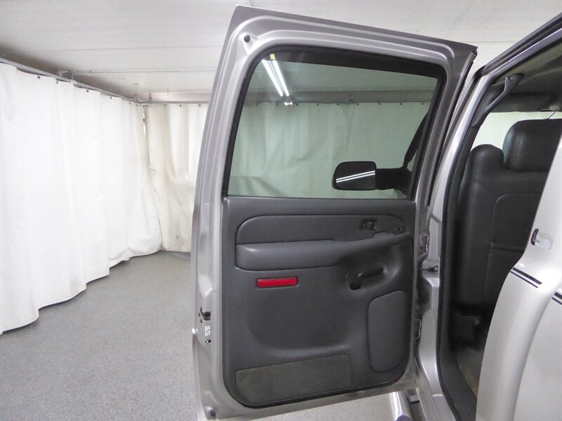 2004 CHEVROLET SILVERADO - Image 24