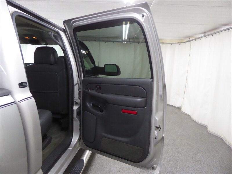 2004 CHEVROLET SILVERADO - Image 27