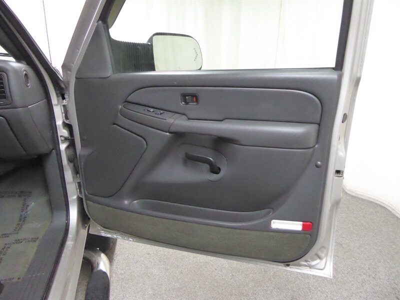 2004 CHEVROLET SILVERADO - Image 21