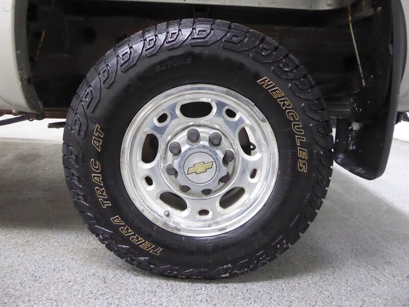 2004 CHEVROLET SILVERADO - Image 28