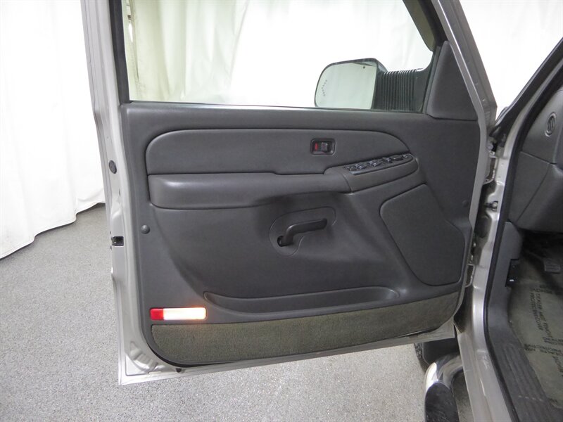 2004 CHEVROLET SILVERADO - Image 17