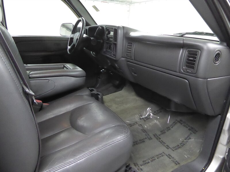 2004 CHEVROLET SILVERADO - Image 18