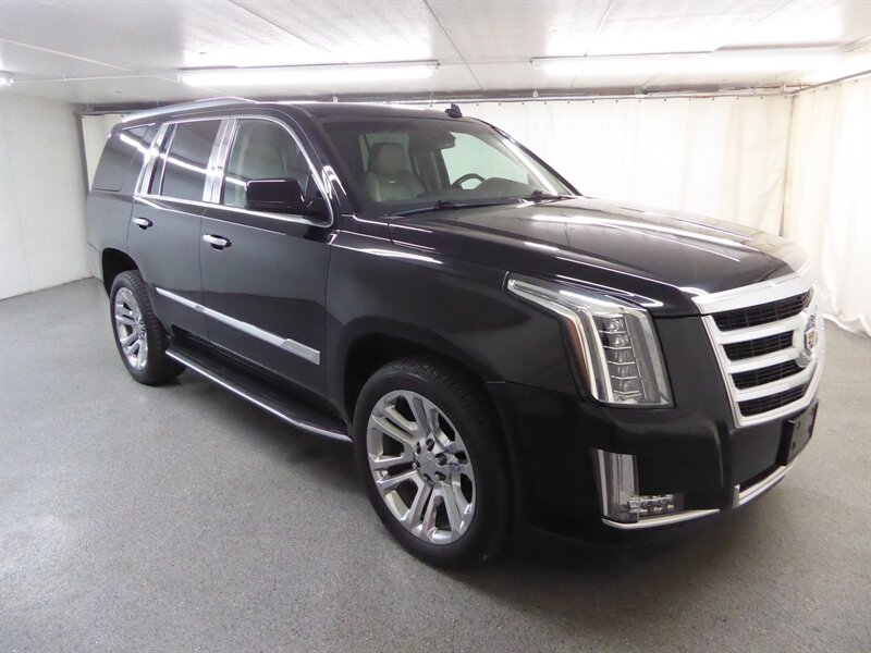 2015 Cadillac Escalade Luxury - Photo 1 - Downers Grove, IL 60515