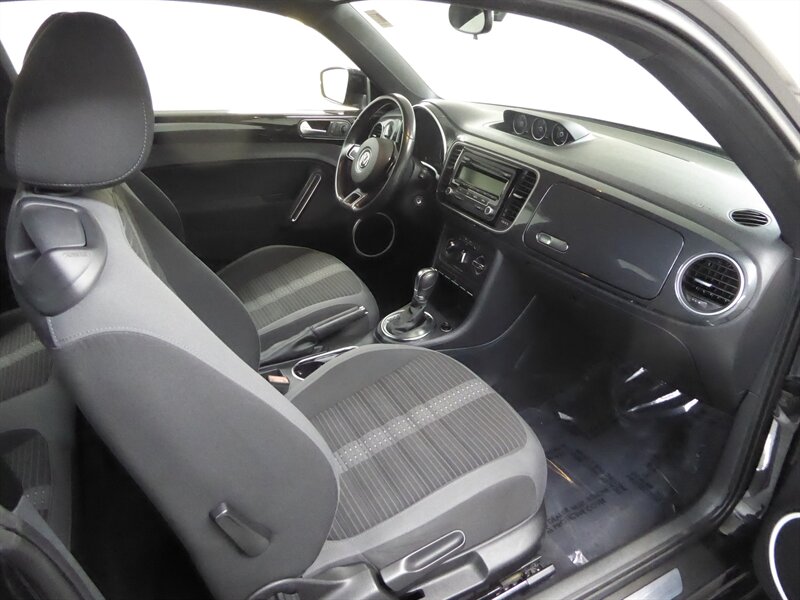 2012 Volkswagen Beetle Turbo photo 16
