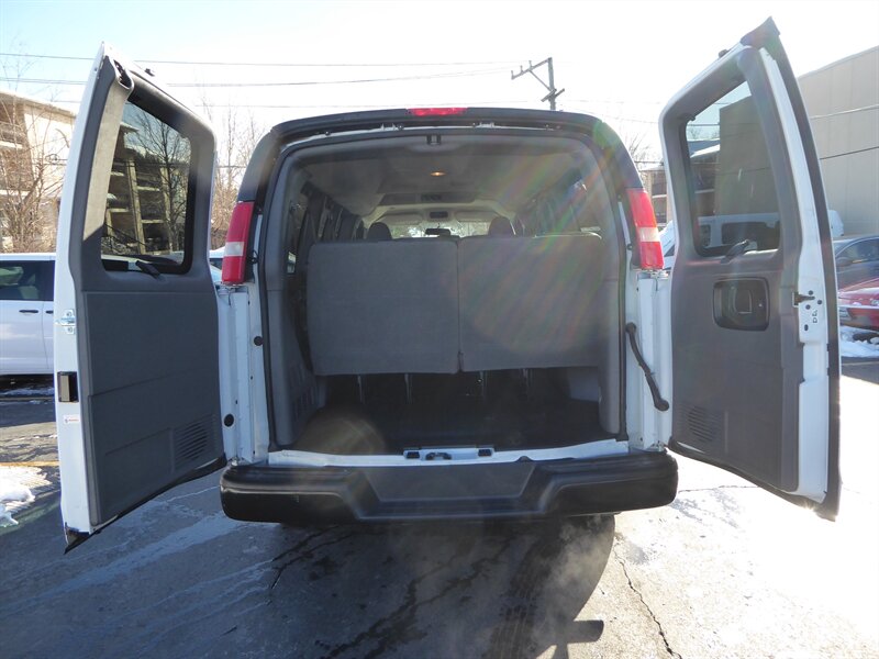 2017 CHEVROLET EXPRESS - Image 25