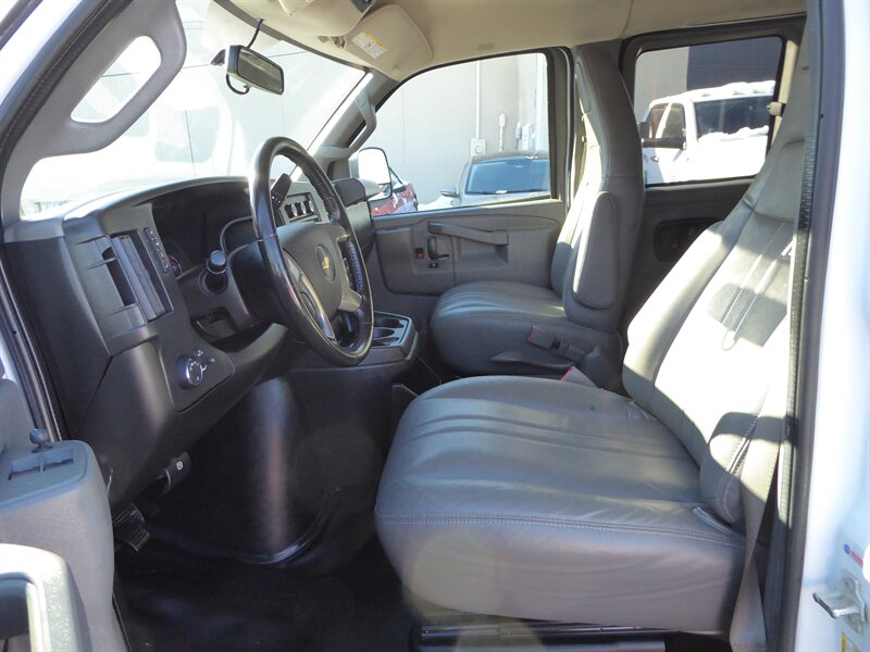 2017 CHEVROLET EXPRESS - Image 17