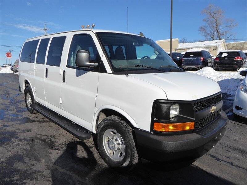 2017 Chevrolet Express Passenger LS's photo