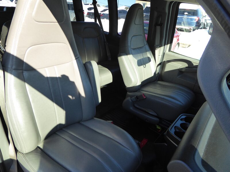2017 CHEVROLET EXPRESS - Image 20