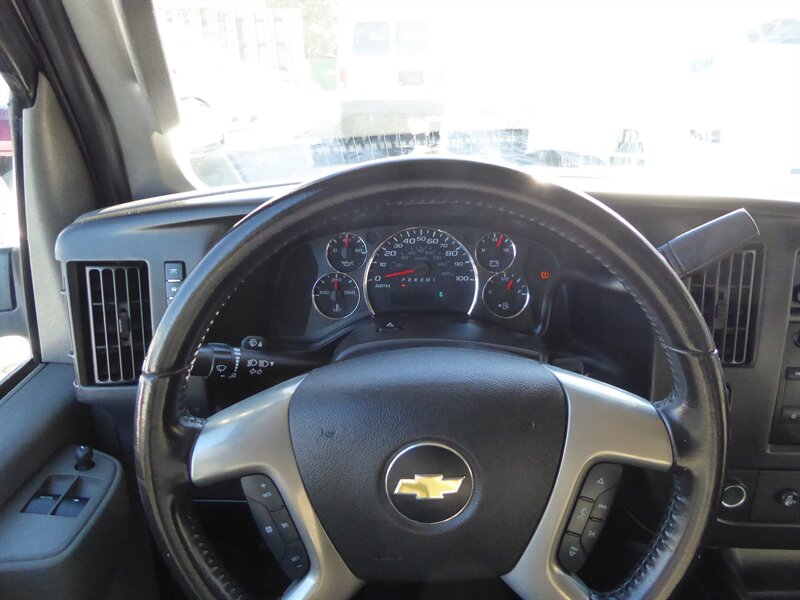 2017 CHEVROLET EXPRESS - Image 11
