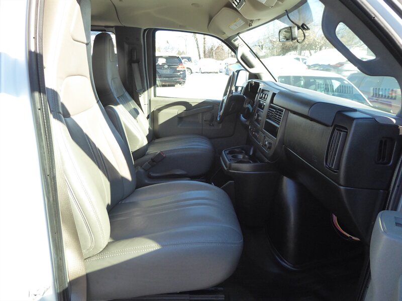 2017 CHEVROLET EXPRESS - Image 21
