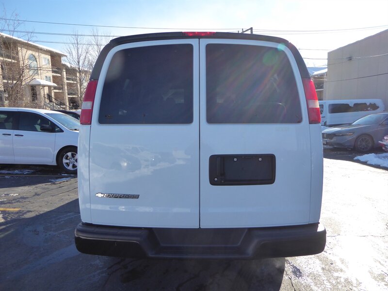 2017 CHEVROLET EXPRESS - Image 6