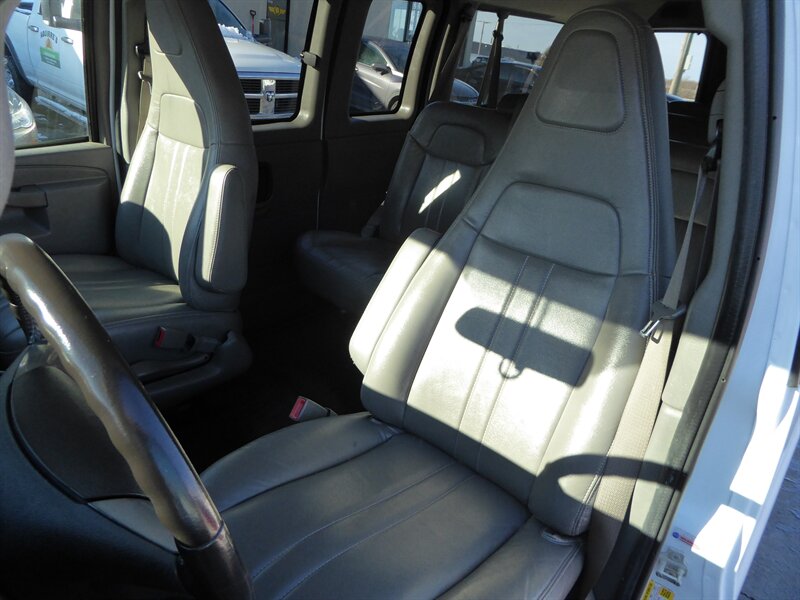 2017 CHEVROLET EXPRESS - Image 16