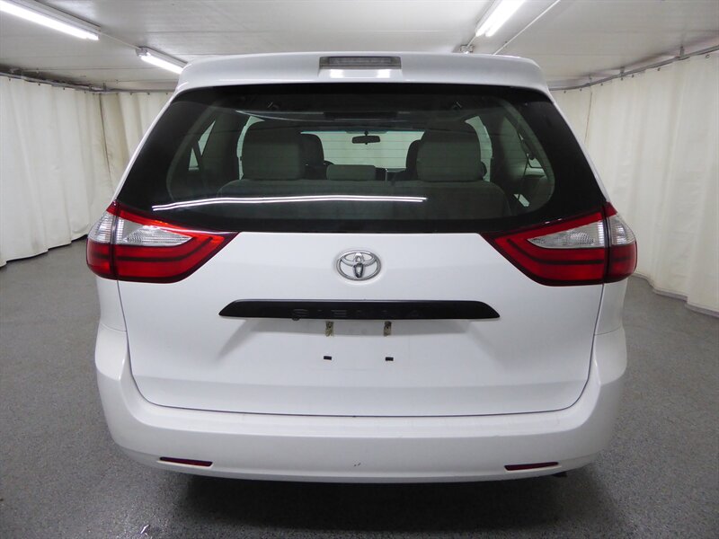 2017 TOYOTA SIENNA - Image 6