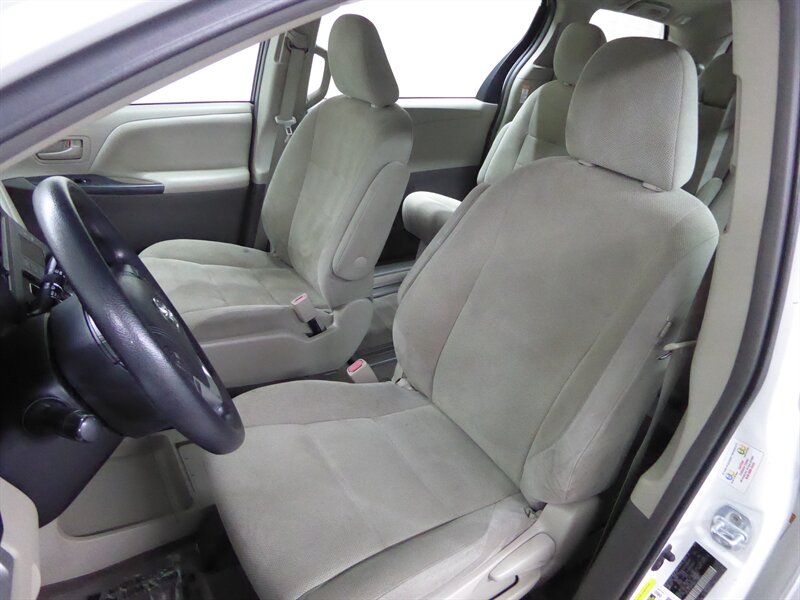 2017 TOYOTA SIENNA - Image 18