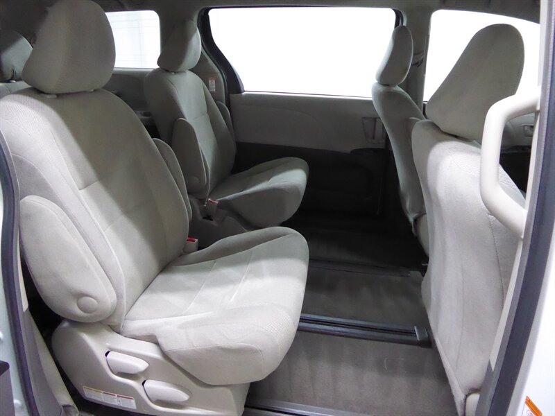 2017 TOYOTA SIENNA - Image 27