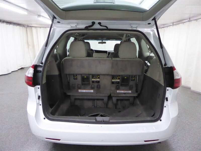 2017 TOYOTA SIENNA - Image 29