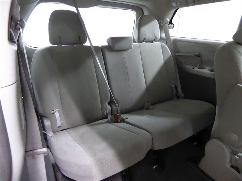 2017 TOYOTA SIENNA - Image 28