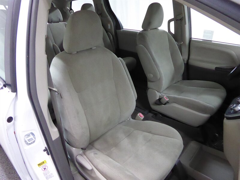 2017 TOYOTA SIENNA - Image 22