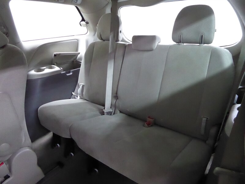 2017 TOYOTA SIENNA - Image 26