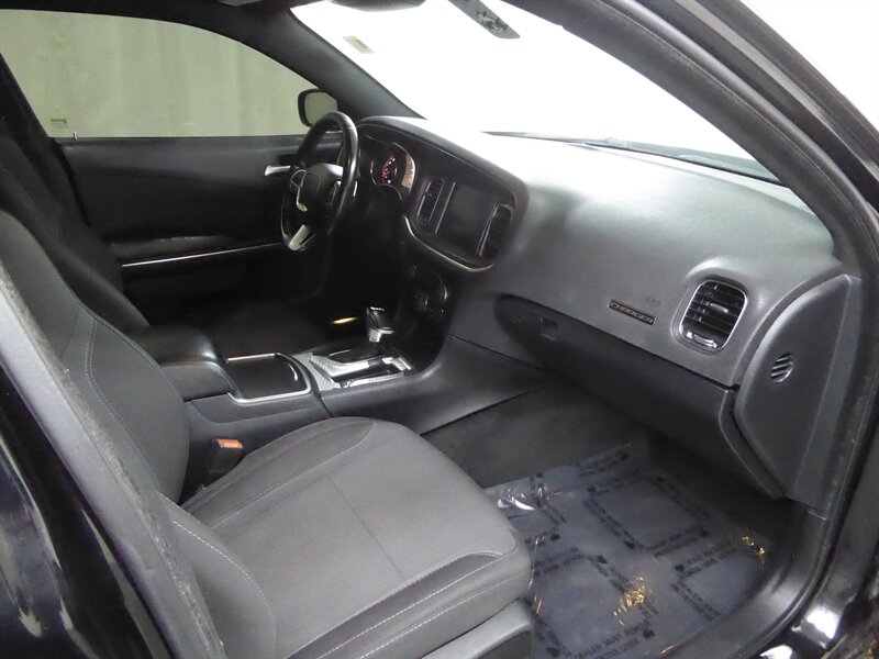 2015 DODGE CHARGER - Image 21