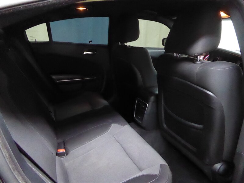 2015 DODGE CHARGER - Image 28