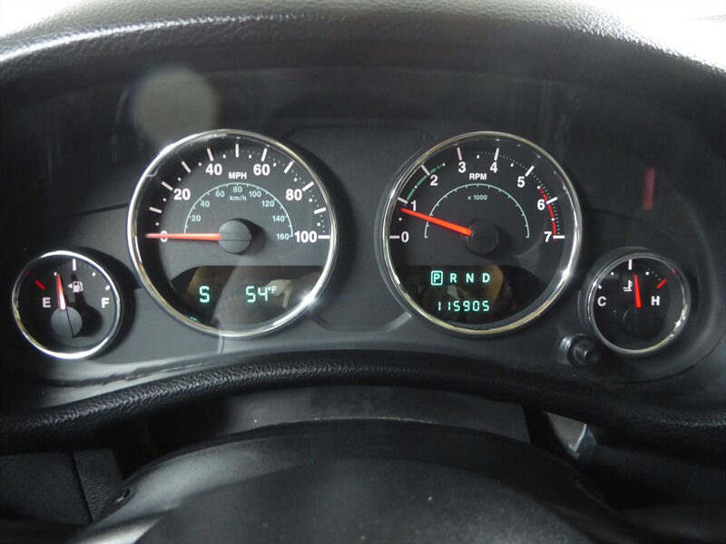 2011 JEEP WRANGLER - Image 12