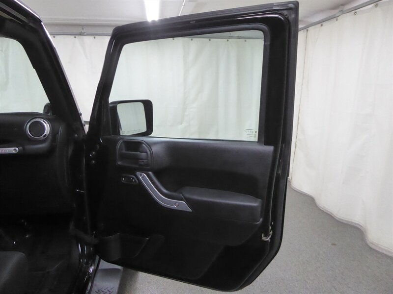2011 JEEP WRANGLER - Image 25