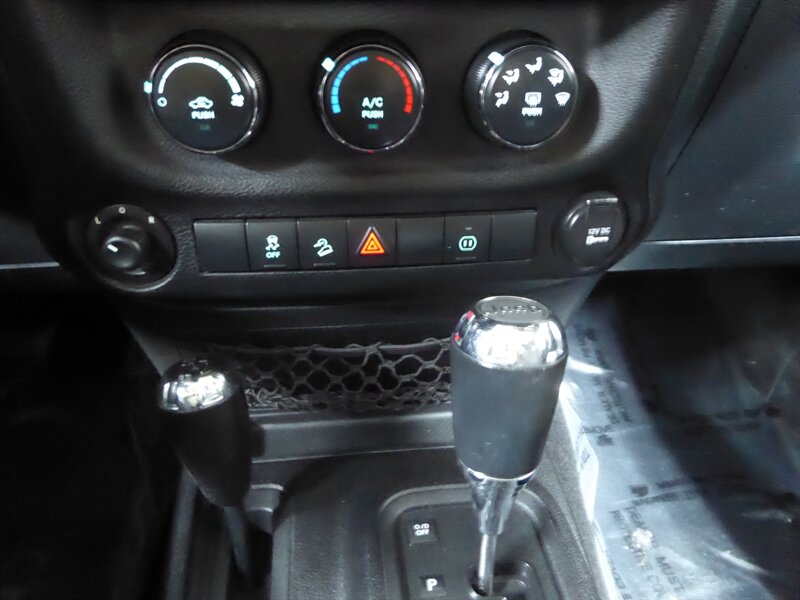 2011 JEEP WRANGLER - Image 15