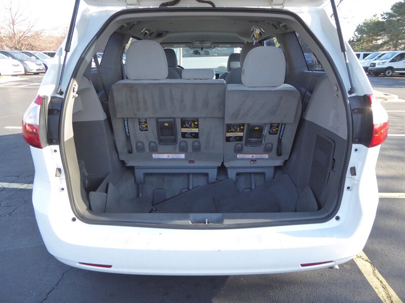 2017 TOYOTA SIENNA - Image 29