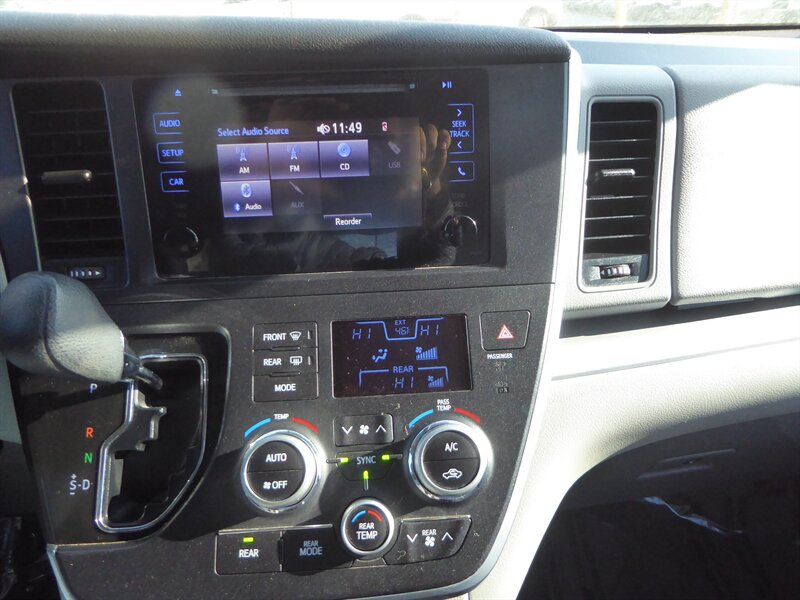 2017 TOYOTA SIENNA - Image 14