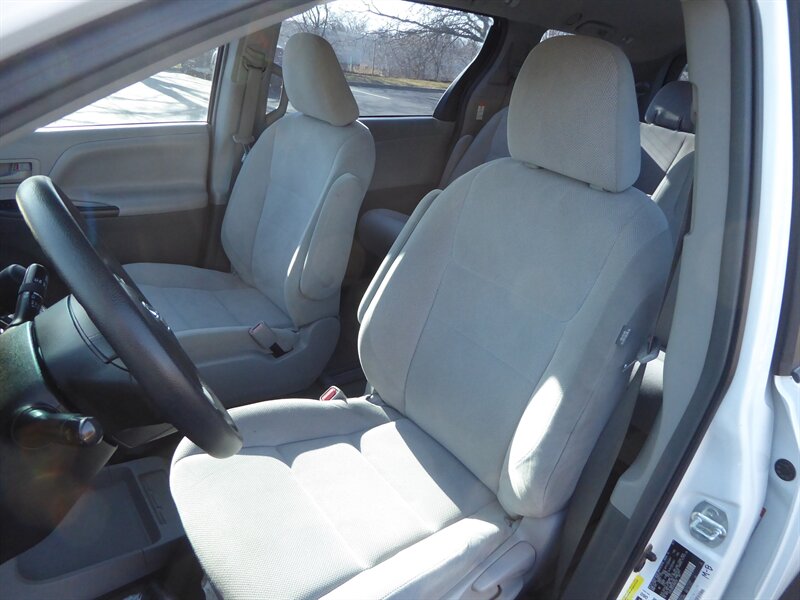 2017 TOYOTA SIENNA - Image 18