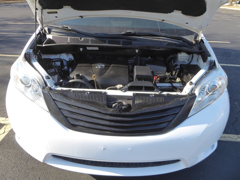 2017 TOYOTA SIENNA - Image 31