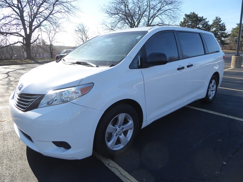 2017 TOYOTA SIENNA - Image 3