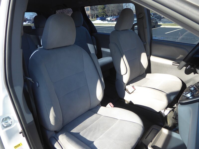 2017 TOYOTA SIENNA - Image 22