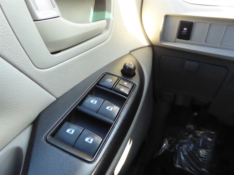 2017 TOYOTA SIENNA - Image 16