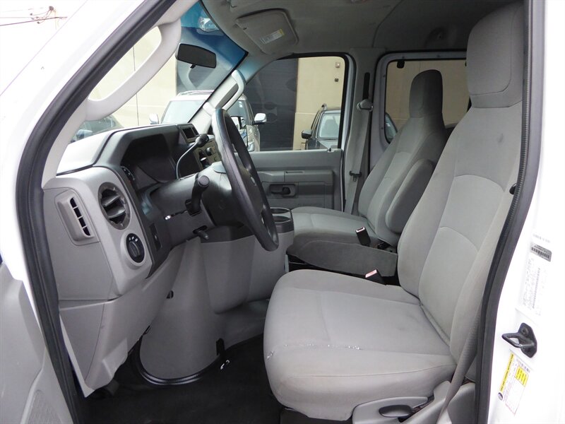 2013 FORD E-350 - Image 17