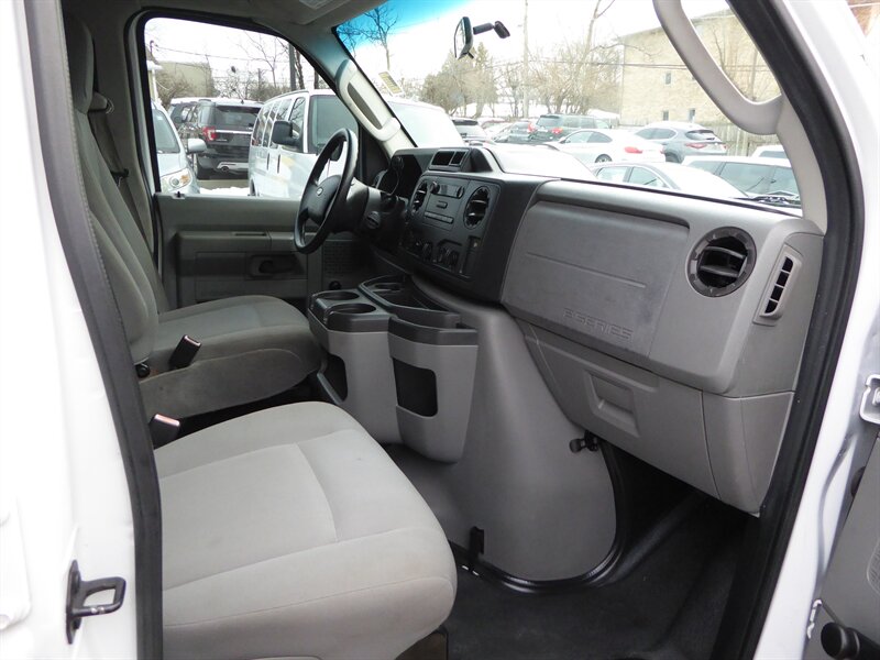 2013 FORD E-350 - Image 19