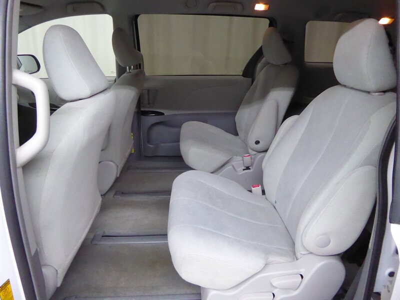2013 TOYOTA SIENNA - Image 22