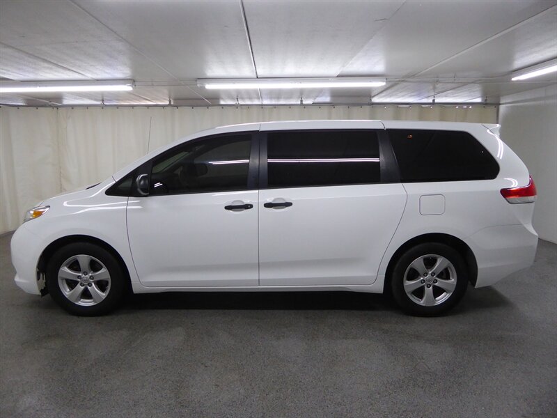 2013 TOYOTA SIENNA - Image 4