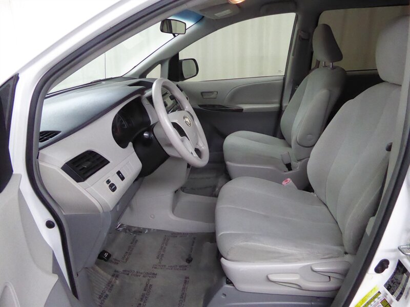 2013 TOYOTA SIENNA - Image 16