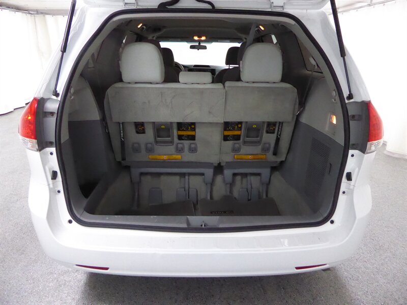 2013 TOYOTA SIENNA - Image 26