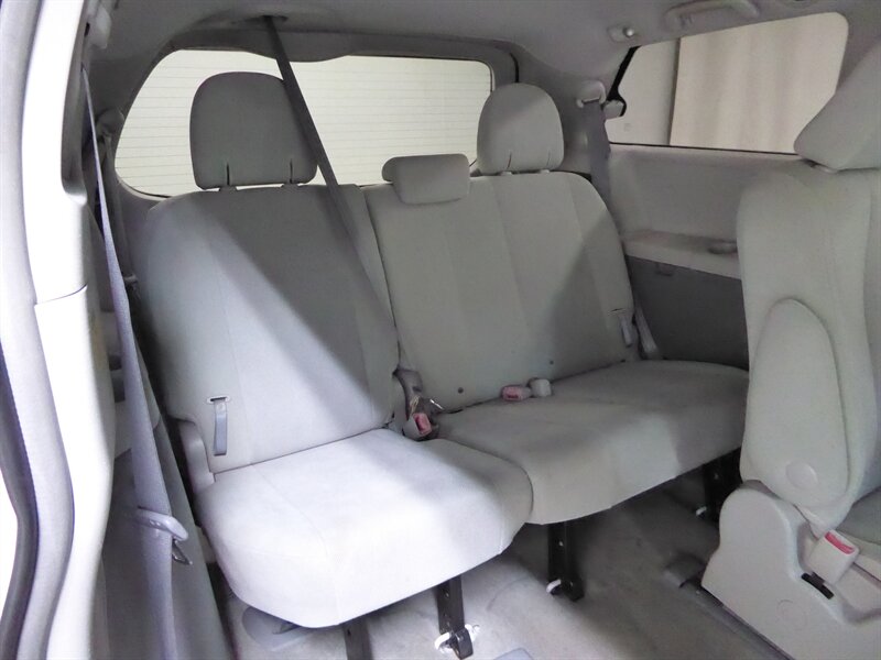 2013 TOYOTA SIENNA - Image 25
