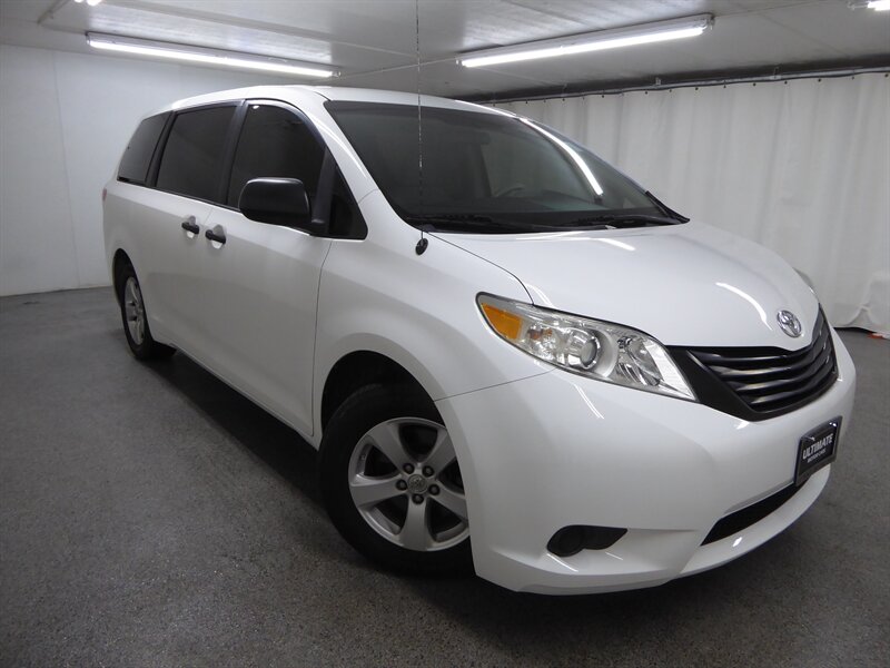 2013 Toyota Sienna L's photo