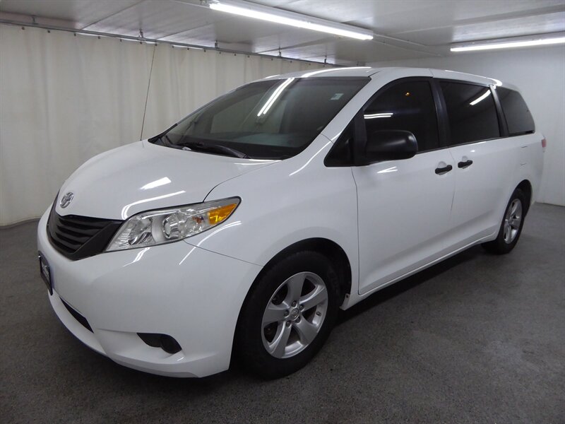 2013 TOYOTA SIENNA - Image 3